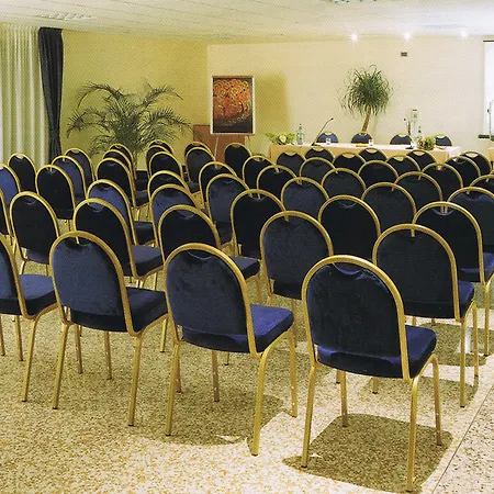 Piroga Padova מלון 4*