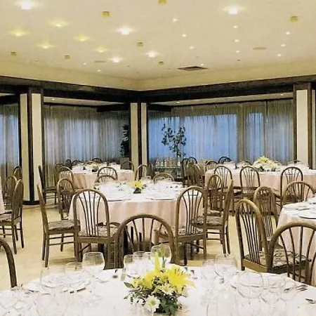 Piroga Padova מלון 4*